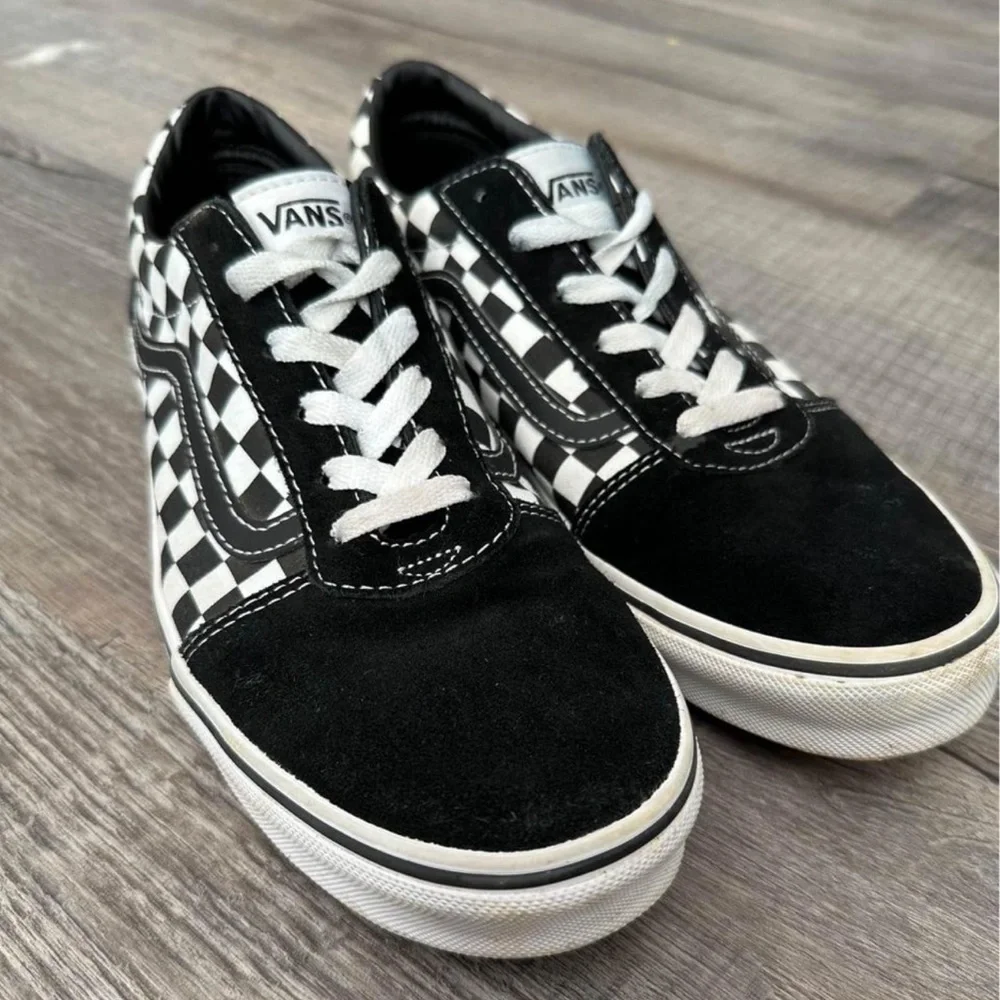 Vans - Picture 1 of 6